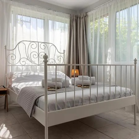 Odyssey Seaview Luxury בית נופש