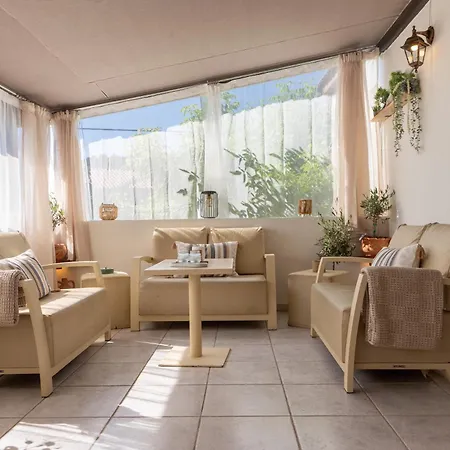 בית נופש Odyssey Seaview Luxury